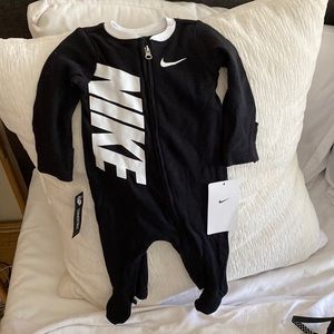 NWT Nike 3 m old footies